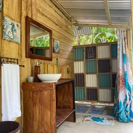 Rustic Wooden Little House Close To The Beach Uvita Exterior foto